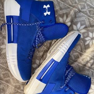 Blue underarmour women’s basketball shoes